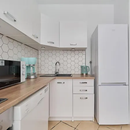Apartment Family Kamienna With Balcony 1,5 Km To Wroclavia By Renters